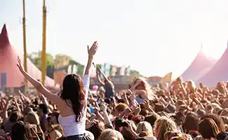 Bouwsector promoot jobs via festivals deze zomer