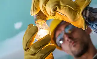 Deze vier elektrische klussen laat je beter aan een vakman over