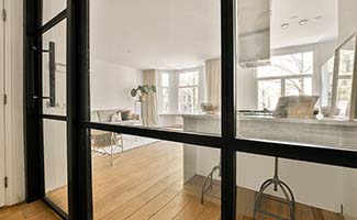 /De-opmars-van-steellook-in-interieur-en-exterieur/