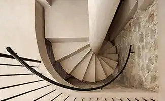 Karaktervolle trappen met mortex en bealstone: renovatie wordt design