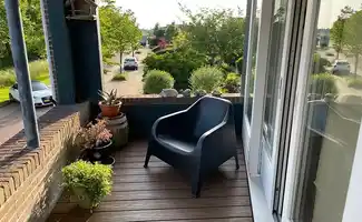De werkelijke kosten van een terras: onderhoud van hout versus composiet vlonderplanken