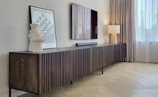 Hoe het materiaal van een tafellamp invloed heeft op sfeer en gebruik
