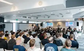 Connection Tour 2025 trekt bijna 1400 bouwprofessionals in Vlaanderen