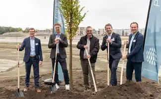 Eerste boom geplant voor groene woonwijk Park aan de Stroom in Hemiksem