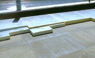 /Energiezuinig-en-duurzaam-plat-dak-met-Eurothane-Silver-isolatie/