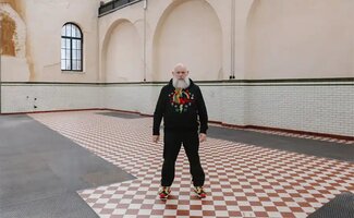 /Walter-Van-Beirendonck-ontwerpt-speelse-kunstervaring-PLAYGROUND-in-C-mine/