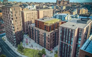 Aluminium schrijnwerk en gebouwakoestiek – duurzame oplossingen voor steden