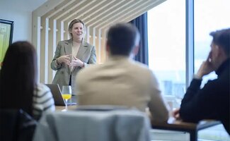 /Dewaele-bevestigd-als-topwerkgever-met-record­tevredenheid/