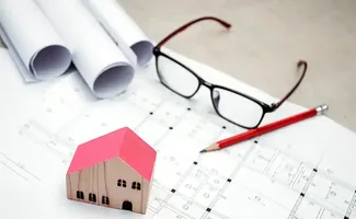 Vlaamse regering zet vergunningenbeleid op scherp om bouwprojecten te versnellen