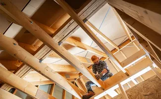 Een dakopbouw plannen: van eerste idee tot afgewerkte extra verdieping