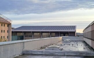 /925-zonnepanelen-op-dak-gevangenis-van-Itter-versterken-duurzame-energievoorziening/