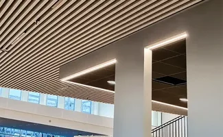 Flexibele plafonds in moderne gebouwen: toepassingen en aandachtspunten