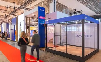 /Kelly-Claessens-test-waterdichte-laminaatvloer-van-Quick-Step-op-Batibouw/