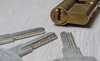 /Schadevrij-je-deur-open-in-Amsterdam-Noord-bij-buitensluiting/