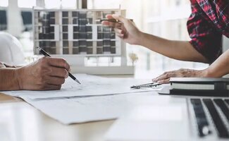 /Nieuwbouwvergunningen-op-laagste-peil-sinds-1998-Embuild-waarschuwt-voor-wooncrisis/