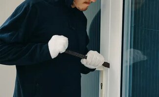 /Inbraakschade-herstellen-hoe-een-slotenmaker-je-woning-snel-weer-veilig-maakt/