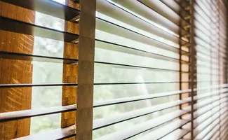 Welke raamdecoratie past het best bij een moderne woning?