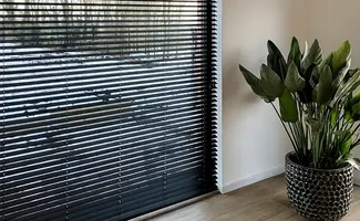 Welke raamdecoratie past het best bij een moderne woning?