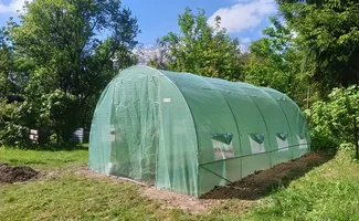 Tuinkassen van folie - een praktische manier om langer en slimmer te telen