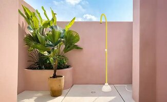 /JEE-O-lanceert-plug-and-play-buitendouche-IZI/