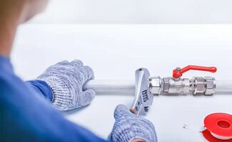 /Zelf-waterleidingen-aanleggen-tijdens-een-verbouwing-praktische-tips-voor-een-lekvrij-resultaat/