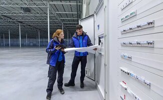 /Vrouwelijke-installateur-Voor-veel-Nederlanders-nog-altijd-onverwacht/