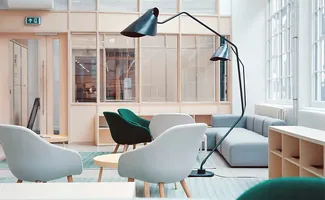 Kantoor herinrichten? Ervaren aannemer inschakelen!