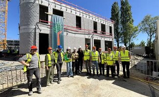/Nieuwe-school-Het-Klavertje-Vier-in-Knesselare-bereikt-hoogste-punt/