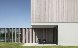 /Houten-gevel-met-coating-vraagt-niet-om-de-paar-jaar-onderhoud/
