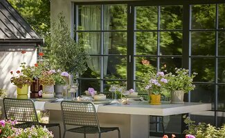 /Stylingtips-voor-een-sfeervolle-zomerse-tuintafel/