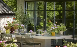 Stylingtips voor een sfeervolle zomerse tuintafel