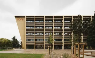 Nieuw campusgebouw in Pamplona toont kracht van massief hout