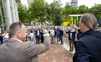 /Nieuwe-woontoren-Blaak-333-verrijst-als-woonicoon-in-hartje-Rotterdam/