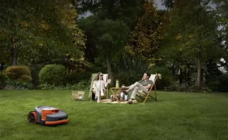 Robotmaaier helpt gazon door hittegolf