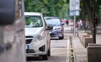 Langs een drukke baan wonen? Zo hou je lawaai en fijnstof buiten