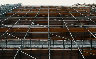 Renoveren op hoogte: waarom vakmensen steeds vaker een compact werkplatform inzetten