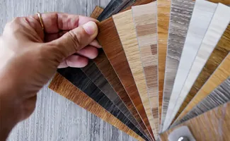 Een comfortabele vloer bij een woningrenovatie: wanneer kies je vinyl?